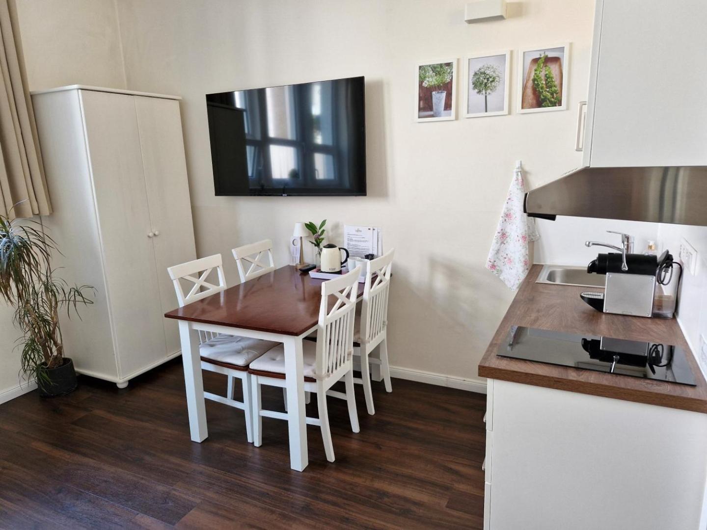 Apartment List Five - Your British *